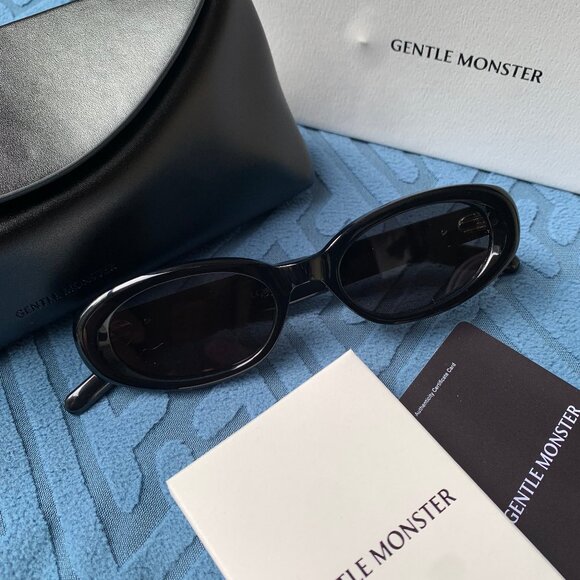 Gentle Monster Bandoneon.S Black Oval Sunglasses with Full Set main image 4